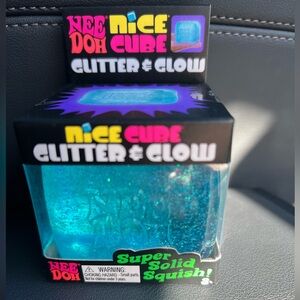 Nice Cube Glitter & Glow Toy